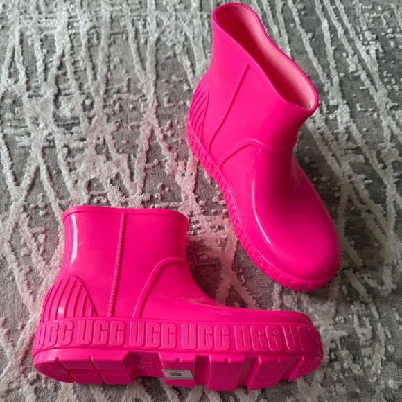 UGG Drizlita Waterproof Boots - Picture 1 of 6